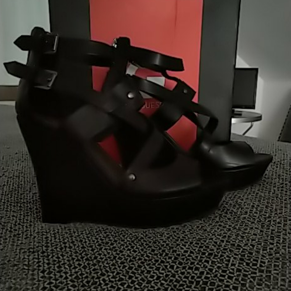 Guess wedges